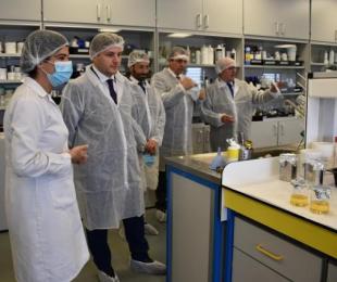 Personas en un laboratorio