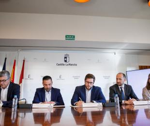 El Gobierno regional impulsará la industrialización y la incorporación de la mujer en el sector de la construcción