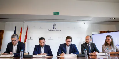 El Gobierno regional impulsará la industrialización y la incorporación de la mujer en el sector de la construcción